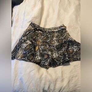 Snakeskin skort Zara